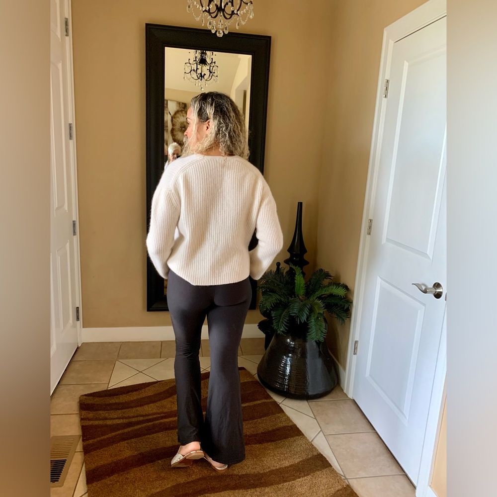 LN 360 CASHMERE V-NECK SWEATER. DESIGNED FOR RELAXED FIT. LONG RIBBED SLEEVES. - Picture 3 of 6